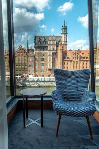 Отель Radisson Hotel & Suites, Gdansk Гданьск Улучшенный номер с эркером и видом на реку-2